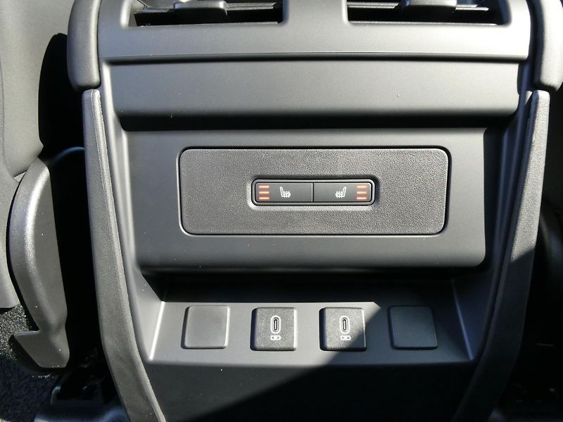Land Rover Defender (2026) 110 3,0 X-Dynamic SE D350 - fotka 17 z 37