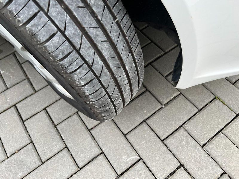 Škoda Octavia (2013) 1.6TDi 77kW! 2x kola! - fotka 18 z 18
