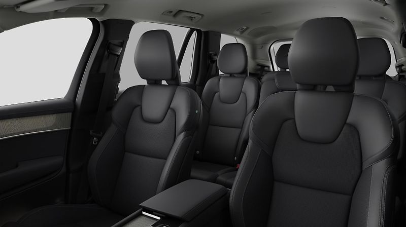 Volvo XC90 (2026) B5 AWD PLUS BRIGHT - fotka 9 z 13
