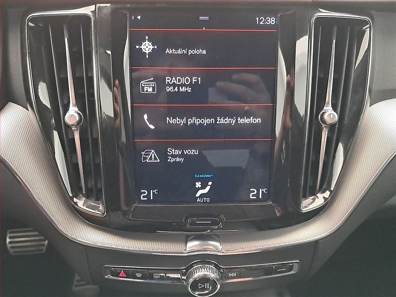 Volvo XC60 (2018) R-Design D4 AWD - fotka 12 z 18