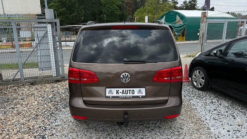 Volkswagen Touran (2012) 1.4TSi 103kW *DSG*Navi*Tažné* - fotka 5 z 23