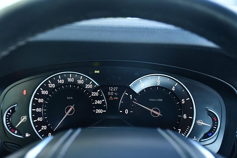 BMW Řada 5 540i xD LUXURY LINE HUD - fotka 26 z 35