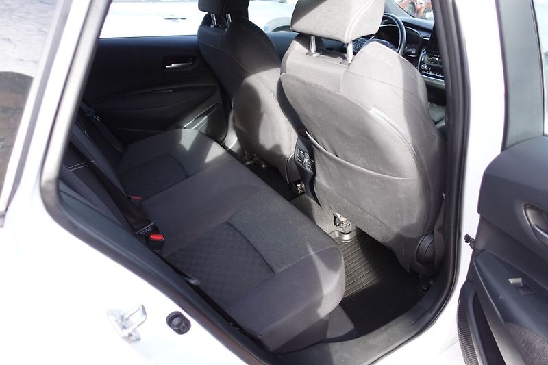 Toyota Corolla 2,0HSD 112kW Comfort Tech - fotka 13 z 32