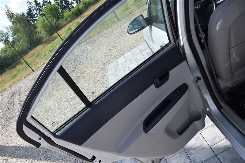 Hyundai Accent 1,4 i 71KW NOVÁ STK KLIMA - fotka 26 z 39