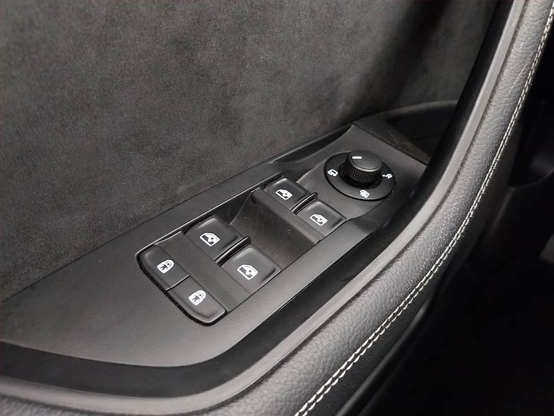 Škoda Superb (2019) Sportline 2.0 TDI - fotka 23 z 25