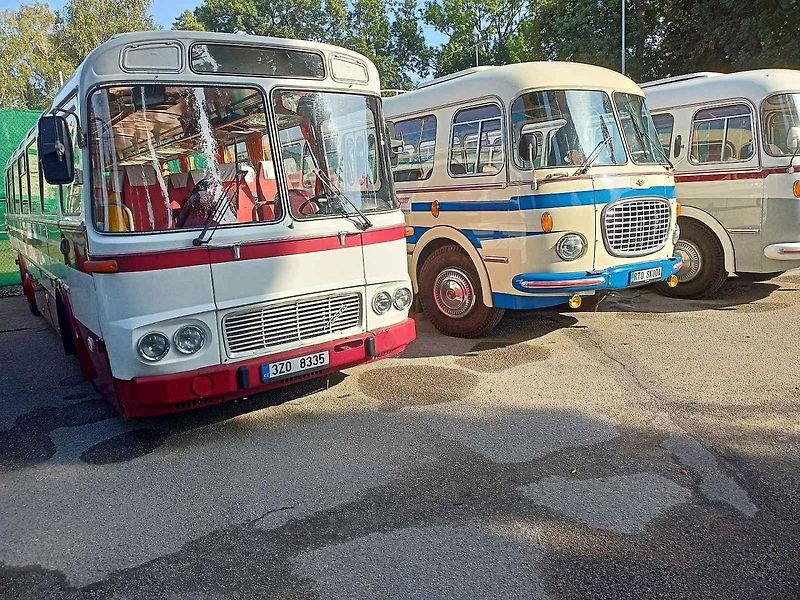 Historie na čtyřech kolech. Telnice hostila přehlídku autobusových legend.
