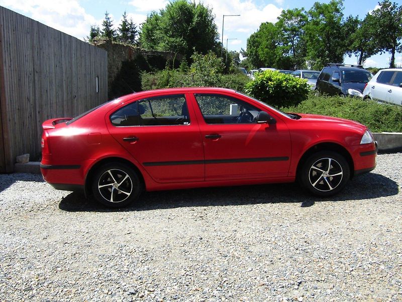 Škoda Octavia (2011) 1.6 MPI 75kW 1.MAJITEL - fotka 3 z 44