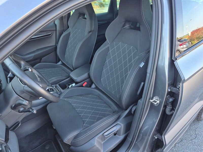 Škoda Karoq (2025) Sportline 1.5TSi 110kW 6°manuá - fotka 12 z 31