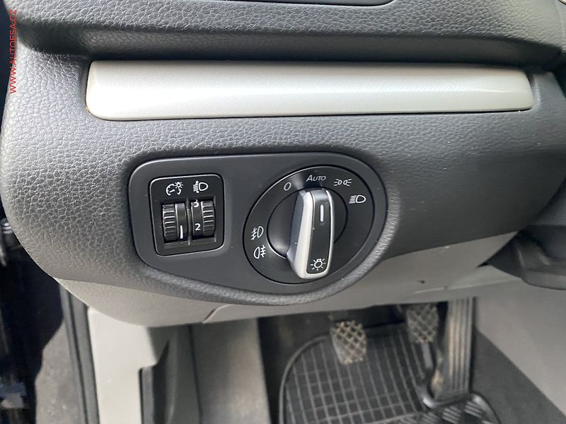 Seat Alhambra (2012) 2.0TDi, AC, výhřev sed. - fotka 15 z 16