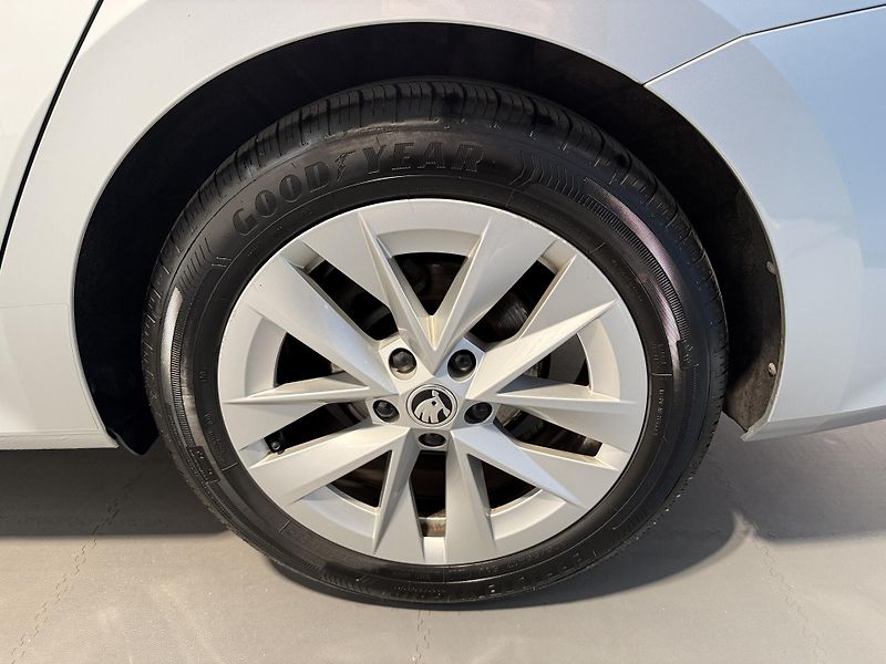 Škoda Octavia 2.0 TDI 85kW DSG Style Combi - fotka 13 z 13