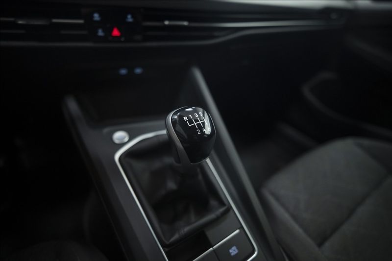 Volkswagen Golf 1,5 TSI KEYLESS KAMERA VÝHŘEV - fotka 22 z 42