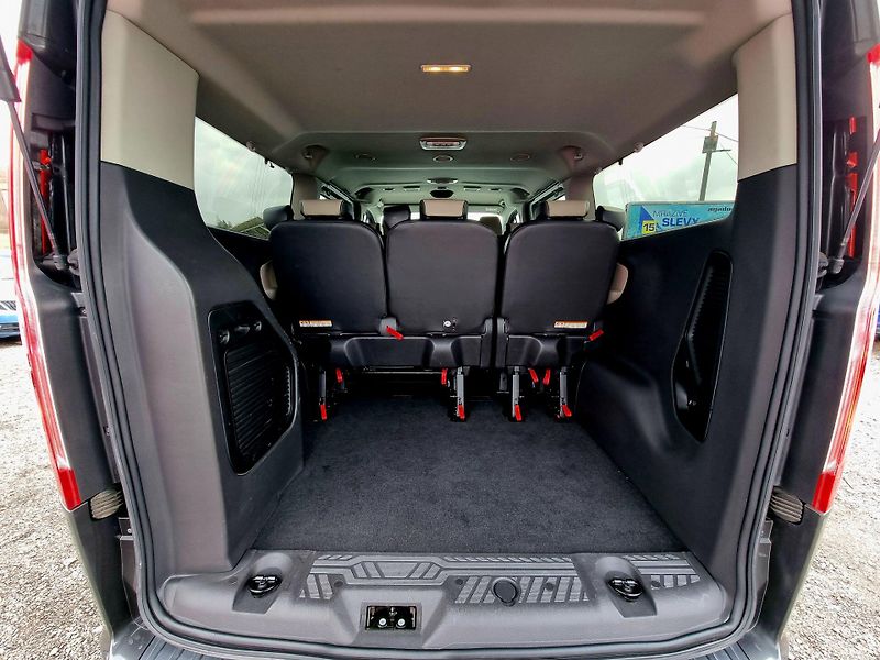 Ford Tourneo Custom (2017) 2,0 TDCi 96kW L2 Titanium,8.mí - fotka 19 z 23