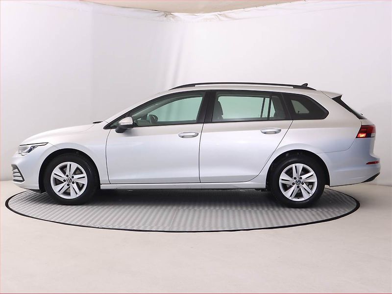 Volkswagen Golf (2024) Life 2.0 TDI - fotka 3 z 23