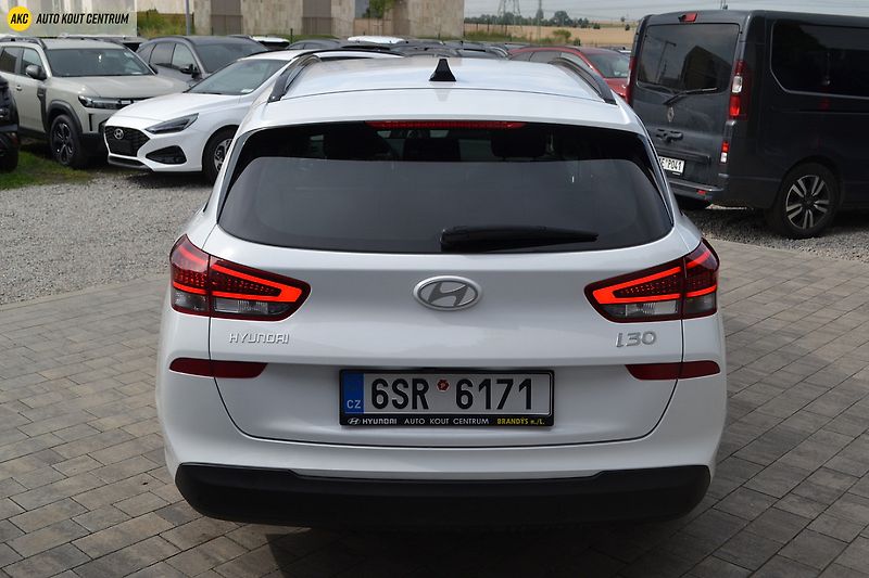 Hyundai i30 WG 1,5I MT SMART FAMILY NAVI - fotka 4 z 45