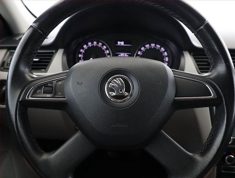 Škoda Rapid (2013) Elegance 1.6 TDI - fotka 8 z 15