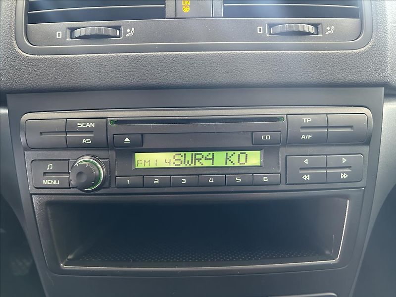 Škoda Yeti 1,2   TSI 81kW,SERVISKA - fotka 14 z 21