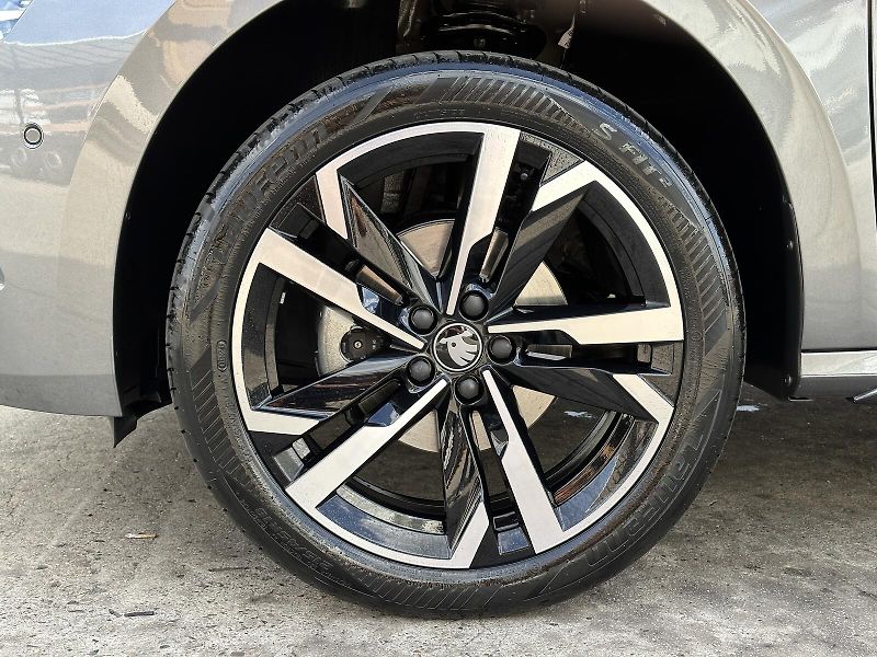 Škoda Kamiq 1.5TSi DSG Monte Carlo 150PS M - fotka 10 z 47