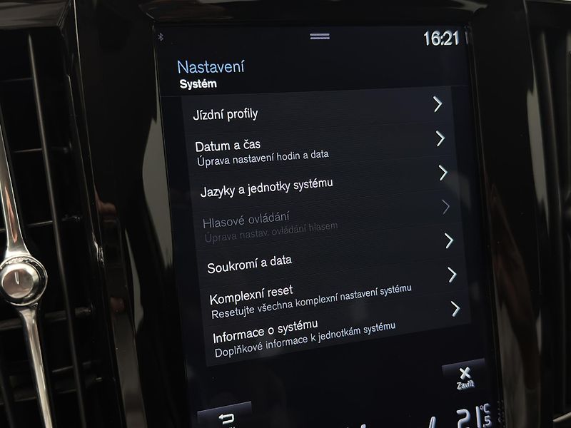 Volvo V90 D4 MOMENTUM PRO  - fotka 49 z 52