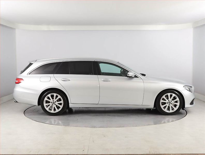 Mercedes-Benz Třídy E (2017) E 220 d, Automat, Kůže, Navi - fotka 6 z 26