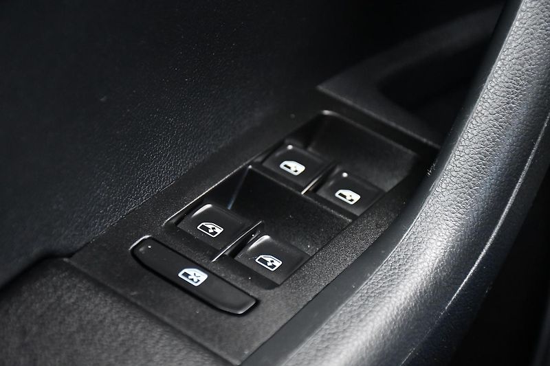 Škoda Octavia 2.0TDi STYLE VIRTUAL ACC ČR - fotka 25 z 54