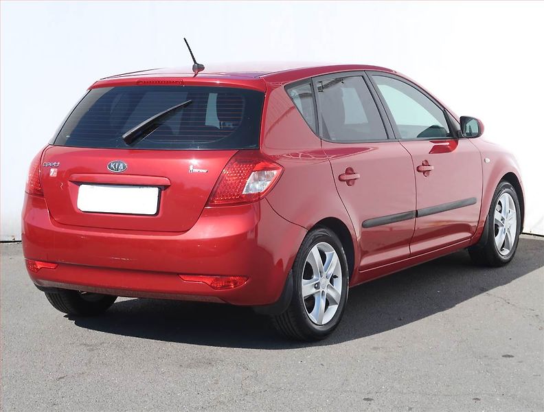 Kia Ceed (2011) 1.4 CVVT, ČR,1.maj, Serv.kniha - fotka 5 z 17
