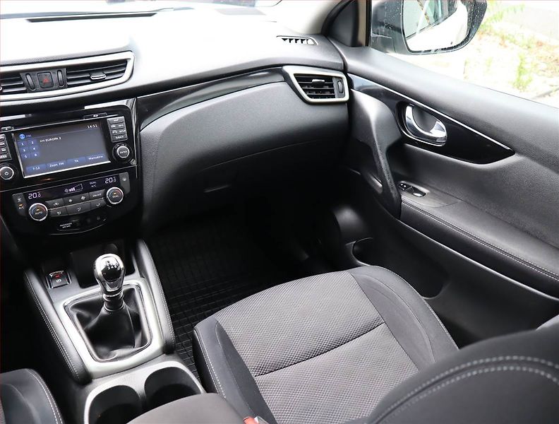 Nissan Qashqai (2016) 1.5 dCi, Serv.kniha, Navi - fotka 8 z 17