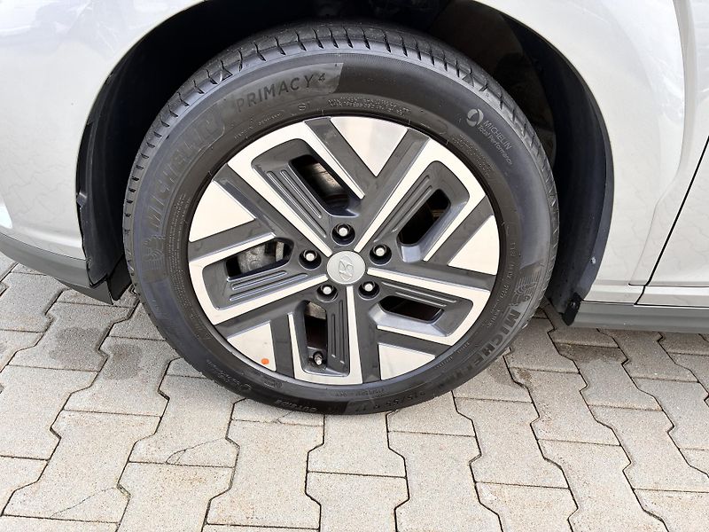 Hyundai Kona 65kWh-150KW POWER REZERVACE - fotka 41 z 45