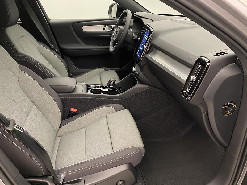 Volvo XC40 (2025) B3 AUT DARK PLUS - fotka 24 z 48