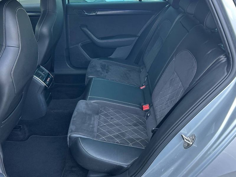 Škoda Superb (2021) kombi 2.0 TDI 7DSG Sportline - fotka 23 z 35