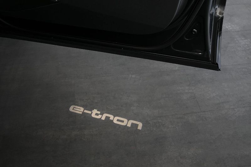 Audi e-tron 55 300kW NightV B&O HUD ZÁRUKA - fotka 25 z 46