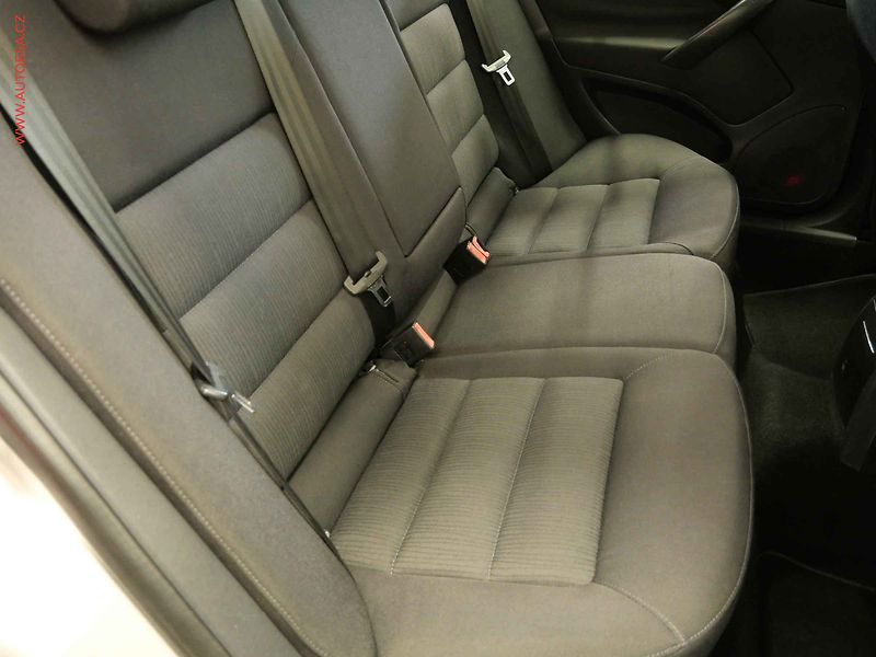 Škoda Octavia (2005) 1.9TDi, AC, výhřev sed. - fotka 13 z 23