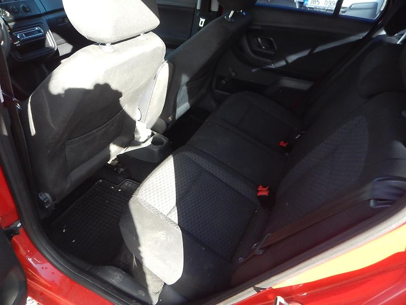 Škoda Fabia 1.6 TDI, KLIMA - fotka 13 z 29