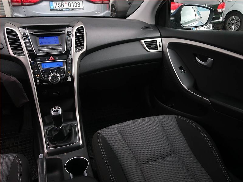 Hyundai i30 (2014) 1.6 CRDi, Tempomat - fotka 8 z 15