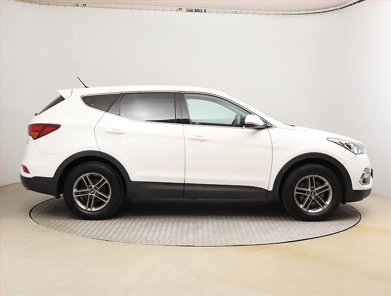 Hyundai Santa Fe (2018) 2.4 GDI, 4X4, ČR,1.maj - fotka 6 z 20