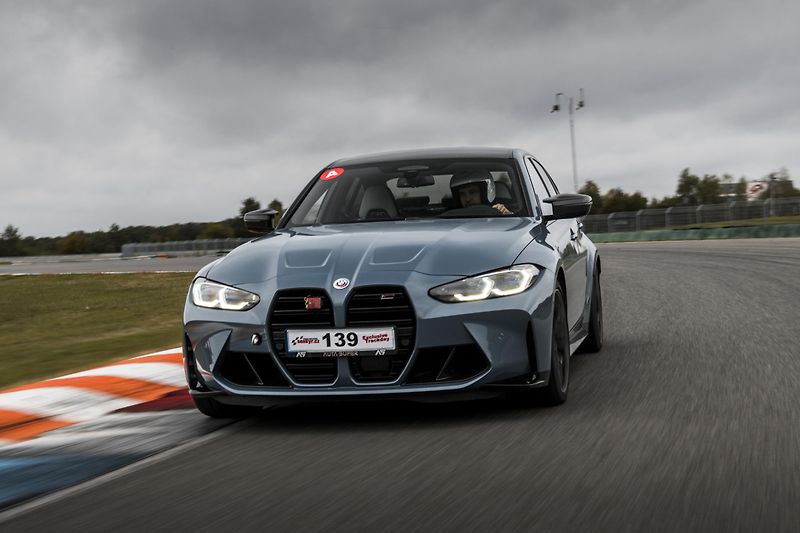 BMW M3 (2022) Comp., XDrive, HUD, Akrapovic - fotka 13 z 32