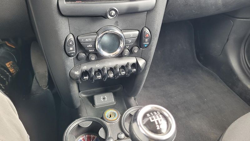 Mini One 1,6i 55Kw  - fotka 18 z 21
