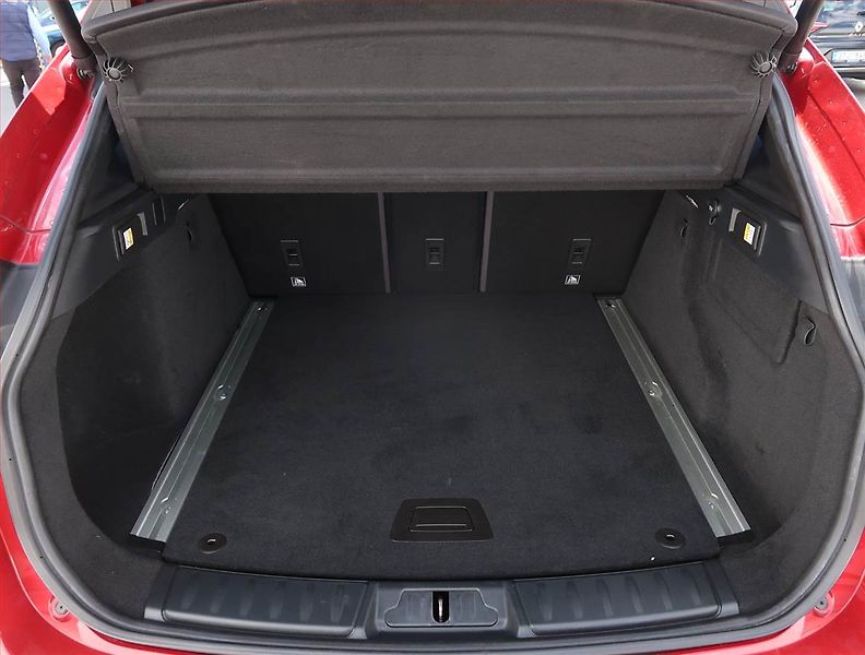 Jaguar F-Pace (2017) 20d AWD, 4X4, Automat - fotka 14 z 22
