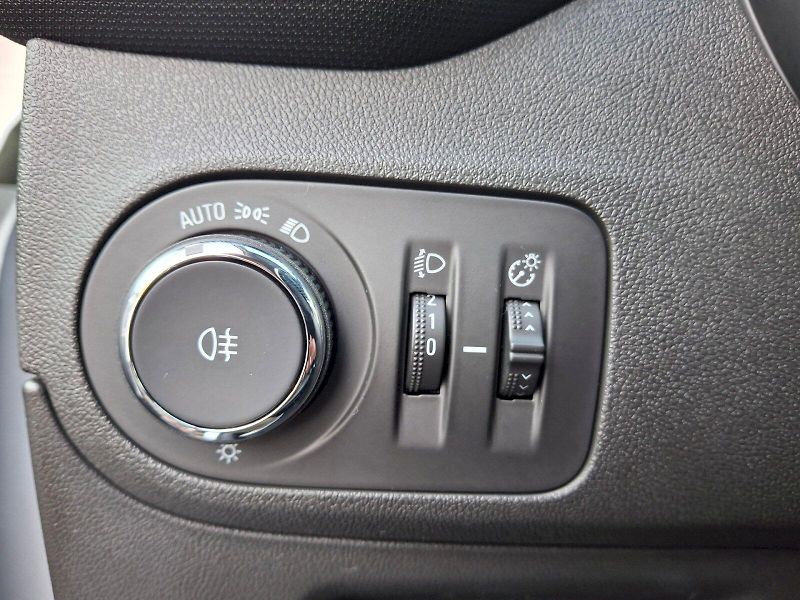 Opel Crossland X (2023) Elegance Automat 1,2Turbo 96kW - fotka 27 z 34