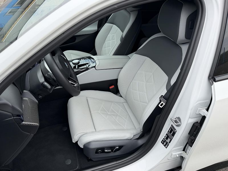 BMW Řada 5 540D xDRIVE M SPORT Individual - fotka 14 z 37