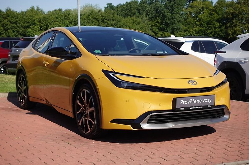 Toyota Prius 2.0 PHEV Executive sada komple - fotka 3 z 35