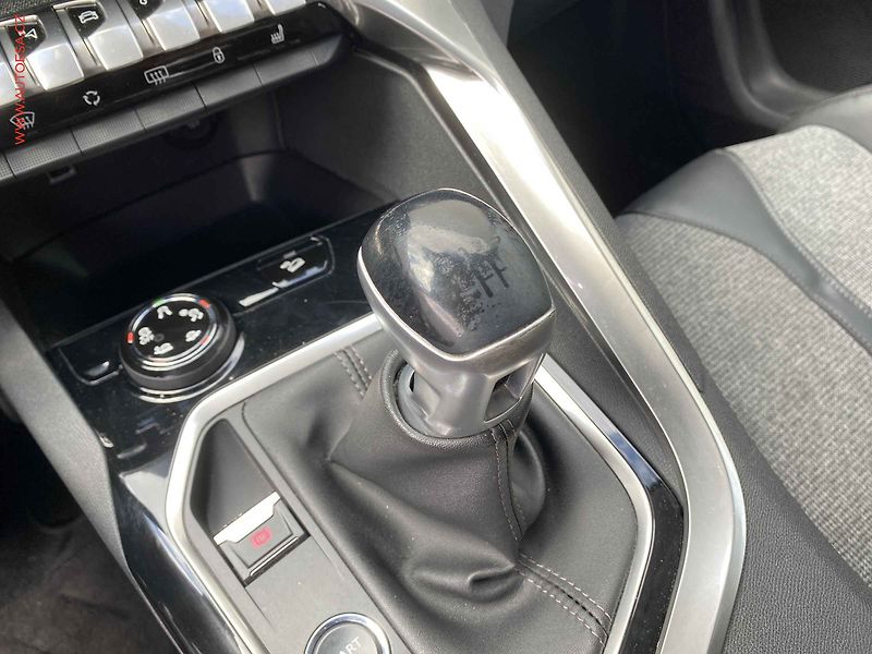 Peugeot 3008 (2018) 2.0 HDi, ČR, Allure, LED - fotka 16 z 19