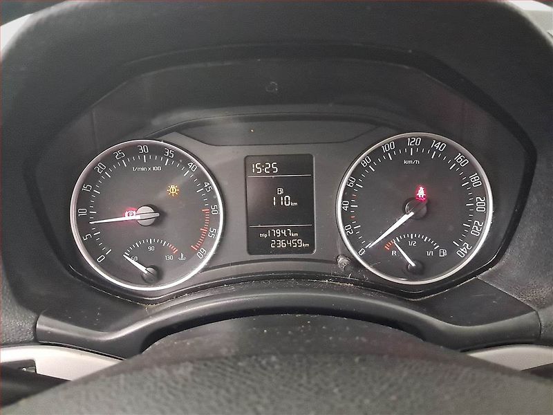 Škoda Octavia (2011) 1.6 TDI, Tempomat - fotka 11 z 15