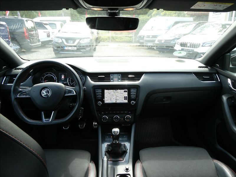 Škoda Octavia 2,0 TSi 162kW RS NAVI,EL. ŠÍBR - fotka 27 z 47