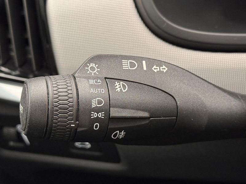 Volvo V90 B4 MOMENTUM AUT - fotka 28 z 45