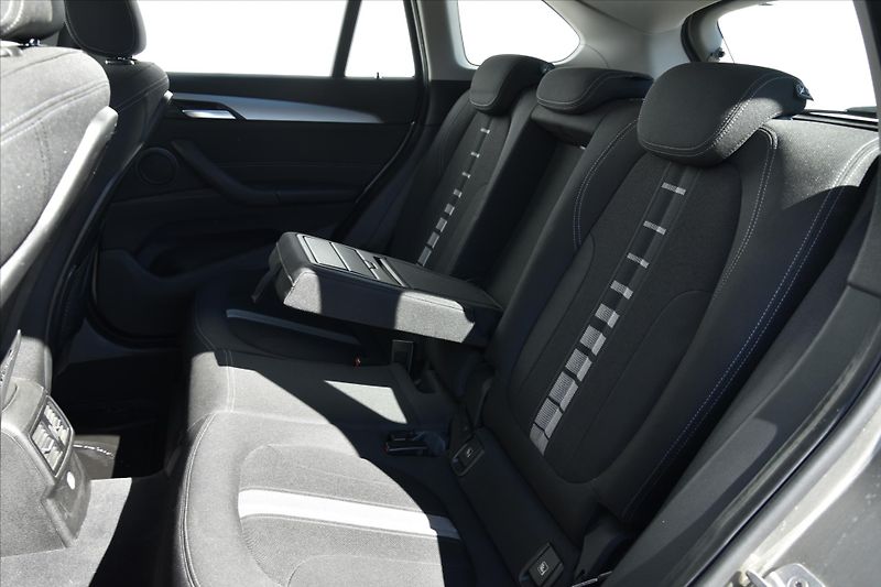 BMW X1 xDrive 20d 140kW 1.MAJITEL ČR - fotka 11 z 23