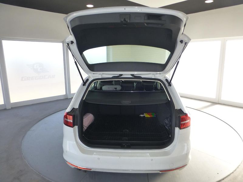 Volkswagen Passat (2017) 2,0TDI-140KW-KŮŽE*VYHŘ.SEDADLA - fotka 23 z 24