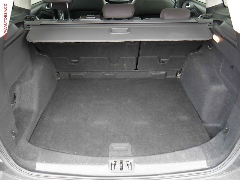 Ford Kuga (2017) 1.5TDCi, ČR, Navi, xenon - fotka 7 z 23