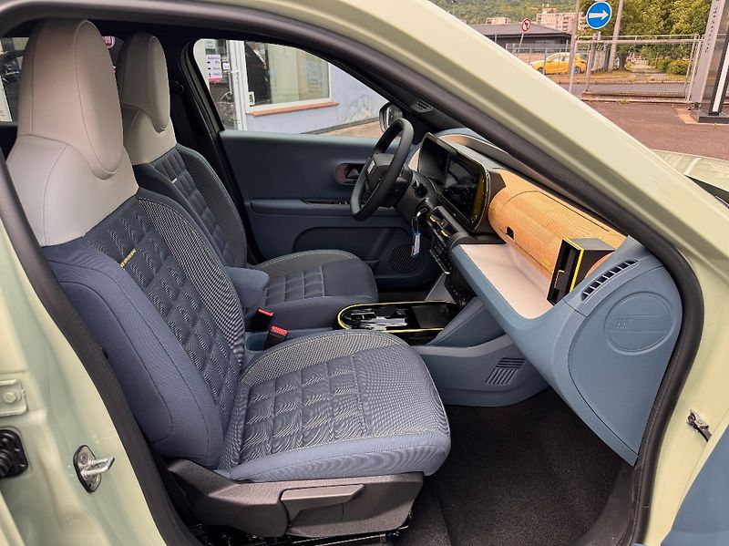 Fiat Grande Panda (2025) Electric 44 kWh LA PRIMA 113k - fotka 15 z 33