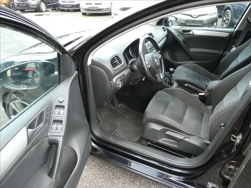 Volkswagen Golf 1,4 TSi 90kW 2xkola,po servise - fotka 15 z 47
