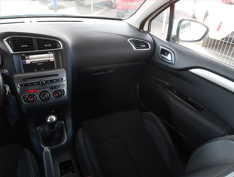 Citroën C4 (2016) 1.6 BlueHDi, nová STK - fotka 8 z 20